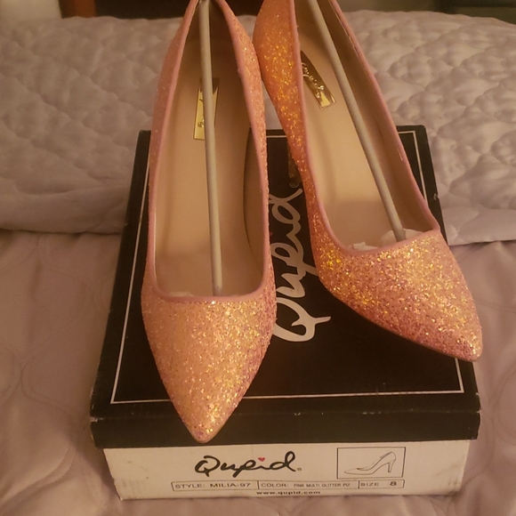 Heels - Picture 1 of 1